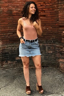 Justine Becattini feet photo thumbnail