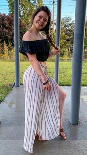 Justine Becattini feet photo thumbnail