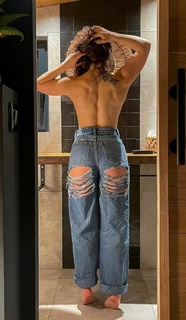 Justine Becattini feet photo thumbnail