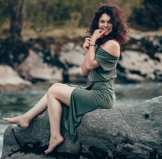 Justine Becattini feet photo thumbnail