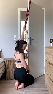 Justine Becattini feet photo thumbnail