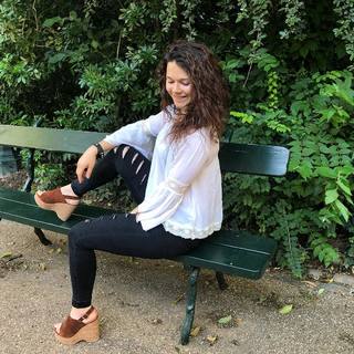 Justine Becattini feet photo thumbnail