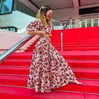 Justine Becattini feet photo thumbnail