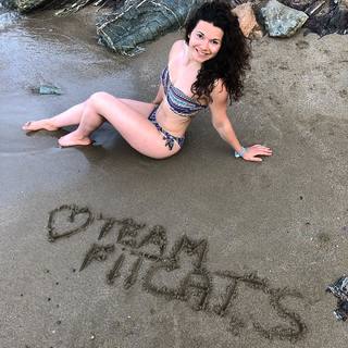 Justine Becattini feet photo thumbnail