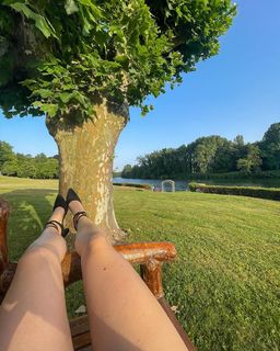 Justine Becattini feet photo thumbnail