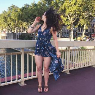 Justine Becattini feet photo thumbnail