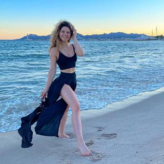 Justine Becattini feet photo thumbnail