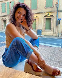 Justine Becattini feet photo thumbnail