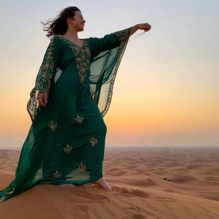 Justine Becattini feet photo thumbnail