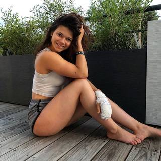 Justine Becattini feet photo thumbnail