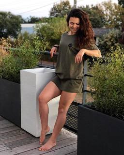 Justine Becattini feet photo thumbnail