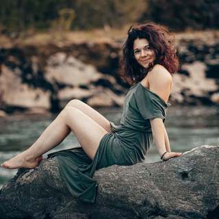 Justine Becattini feet photo thumbnail