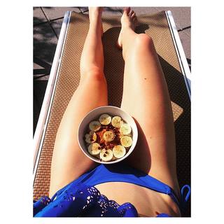 Justine Becattini feet photo thumbnail