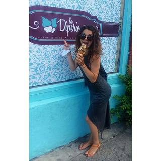 Justine Becattini feet photo thumbnail