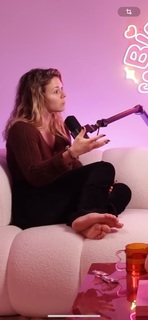 Justine Becattini feet photo thumbnail