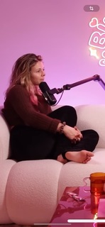 Justine Becattini feet photo thumbnail