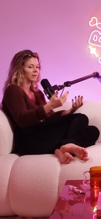 Justine Becattini feet photo thumbnail