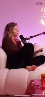 Justine Becattini feet photo thumbnail