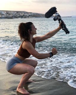 Justine Becattini feet photo thumbnail