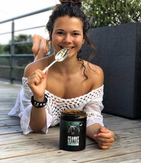 Justine Becattini feet photo thumbnail