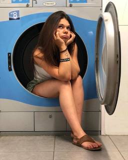 Justine Becattini feet photo thumbnail