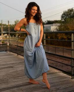 Justine Becattini feet photo thumbnail