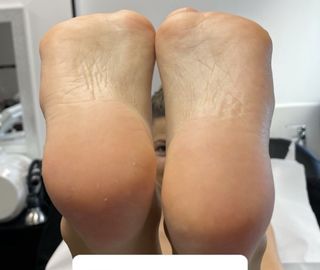 Justine Becattini feet photo thumbnail