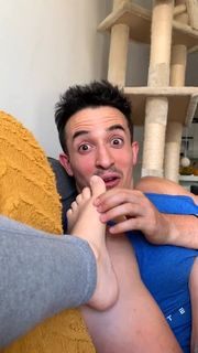 Justine Becattini feet photo 4