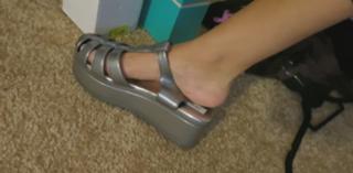 Justine Ezarik feet photo thumbnail