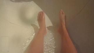 Justine Ezarik feet photo thumbnail
