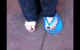 Justine Ezarik feet photo thumbnail