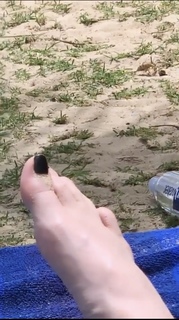 Justine Ezarik feet photo thumbnail