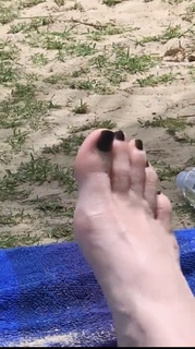 Justine Ezarik feet photo thumbnail