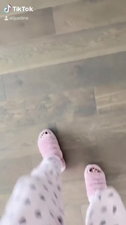 Justine Ezarik feet photo thumbnail