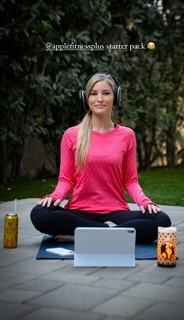 Justine Ezarik feet photo thumbnail