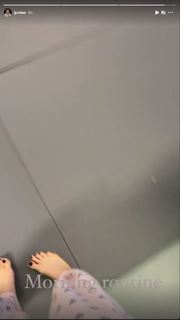 Justine Ezarik feet photo thumbnail