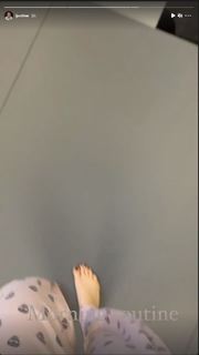 Justine Ezarik feet photo thumbnail
