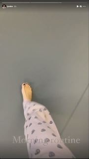 Justine Ezarik feet photo thumbnail
