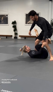 Justine Ezarik feet photo thumbnail