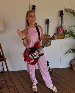 Justine Ezarik feet photo thumbnail
