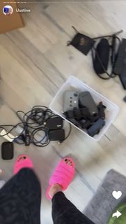 Justine Ezarik feet photo thumbnail