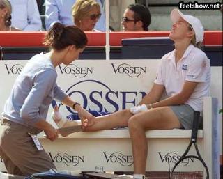 Justine Henin feet photo 13