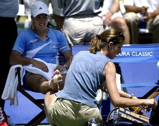 Justine Henin feet photo 9