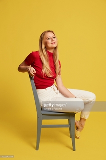 Justine Lupe feet photo thumbnail