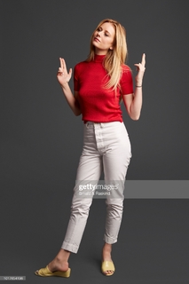 Justine Lupe feet photo thumbnail