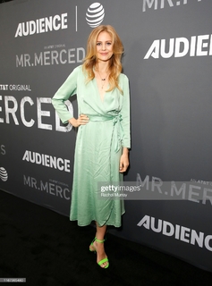 Justine Lupe feet photo thumbnail