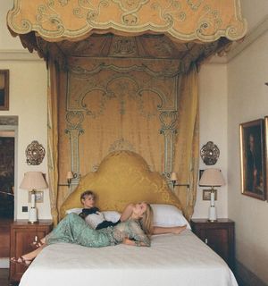 Justine Lupe feet photo thumbnail