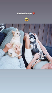 Justine Lupe feet photo thumbnail