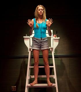 Justine Lupe feet photo thumbnail