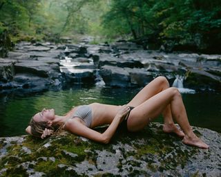 Justine Lupe feet photo thumbnail